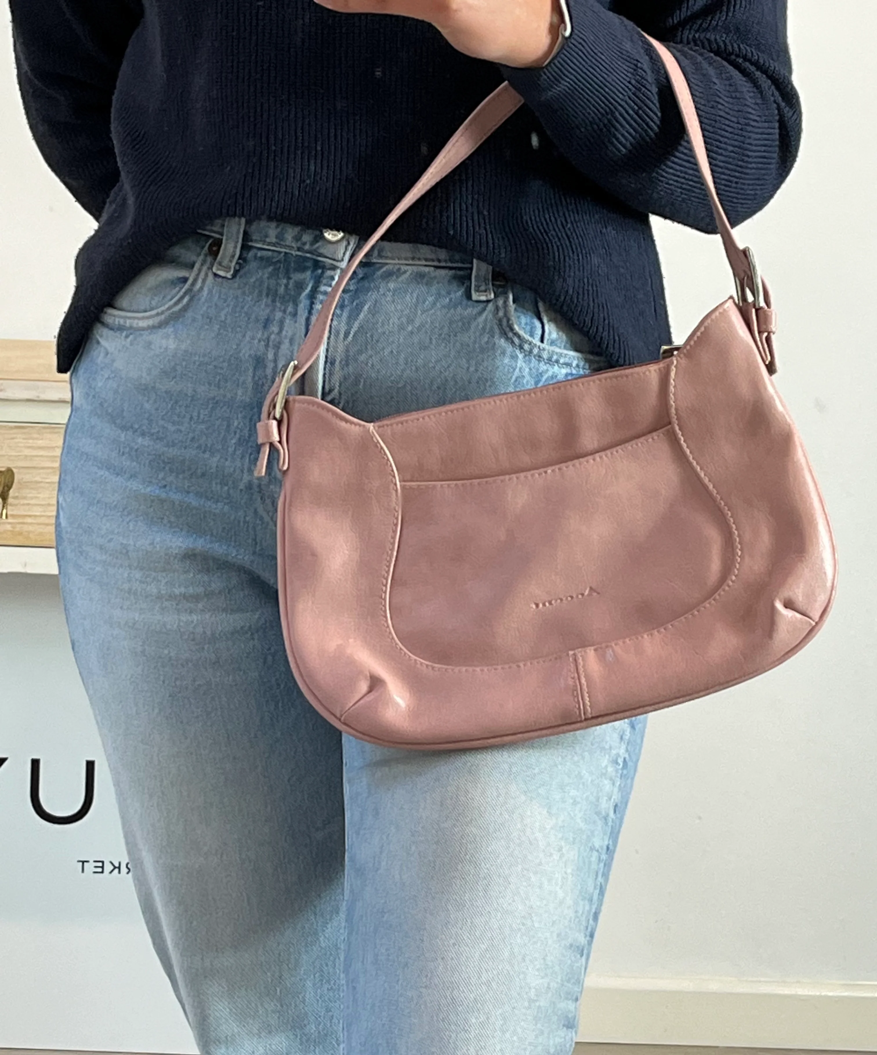 ACCENT. Bolso mediano rosa claro.