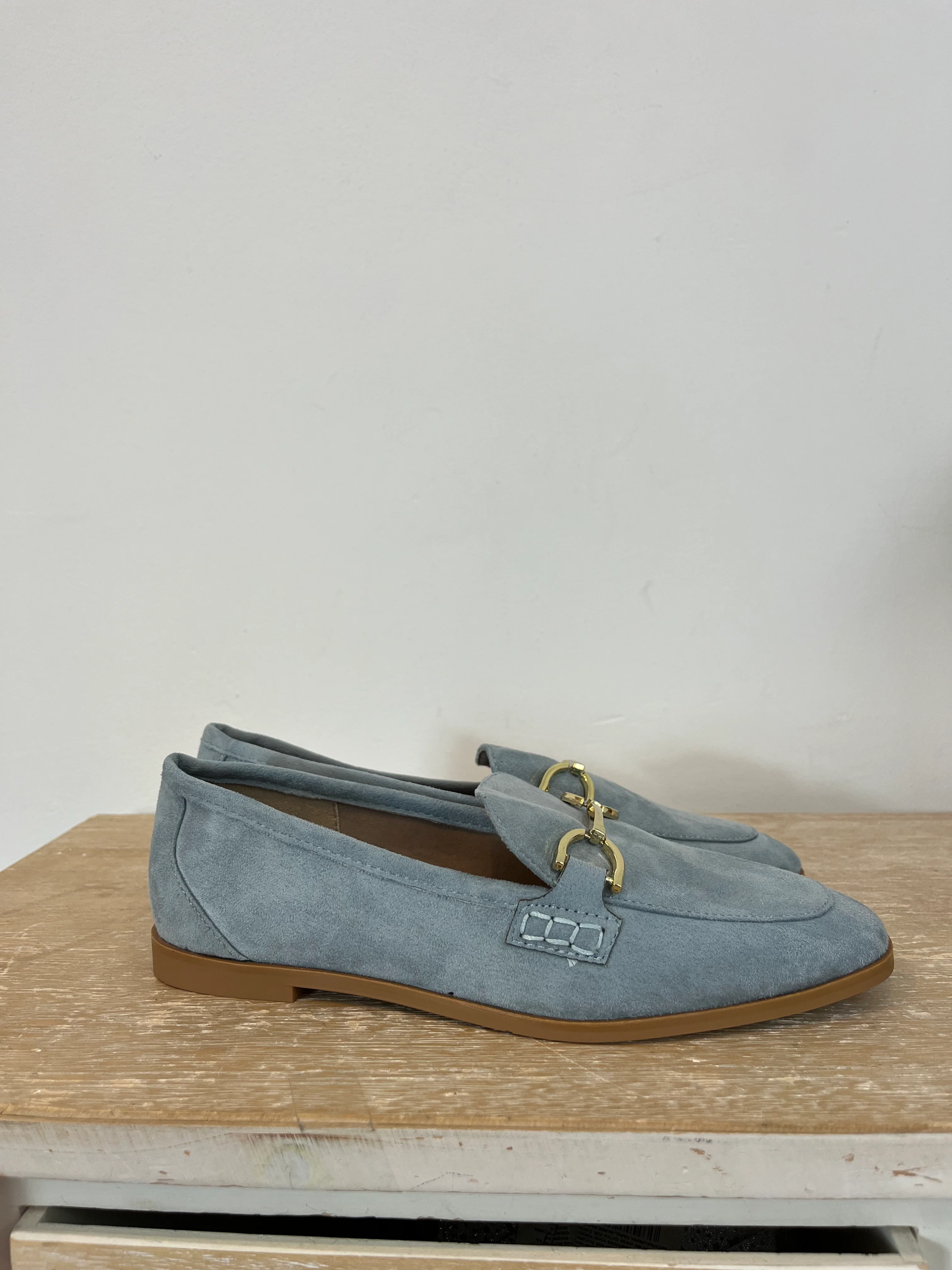 ACOSTA. Mocasín efecto piel azul claro. T 36