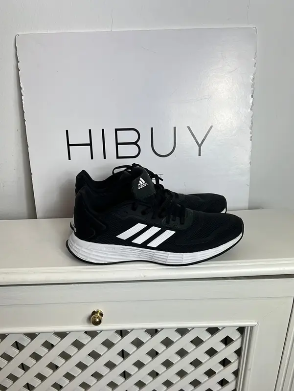 ADIDAS. Zapatilla negra textura. T 38 1/2