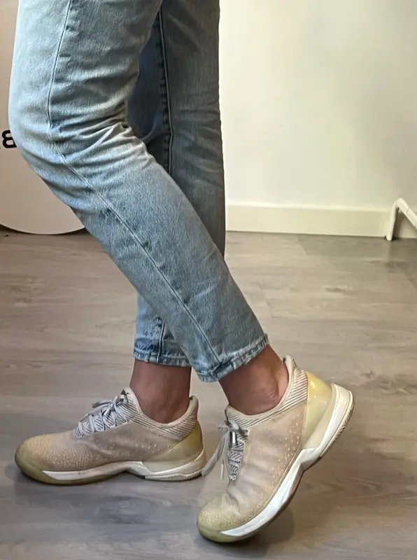 ADIDAS. Zapatillas detalles pedrería rosa claro. T 40
