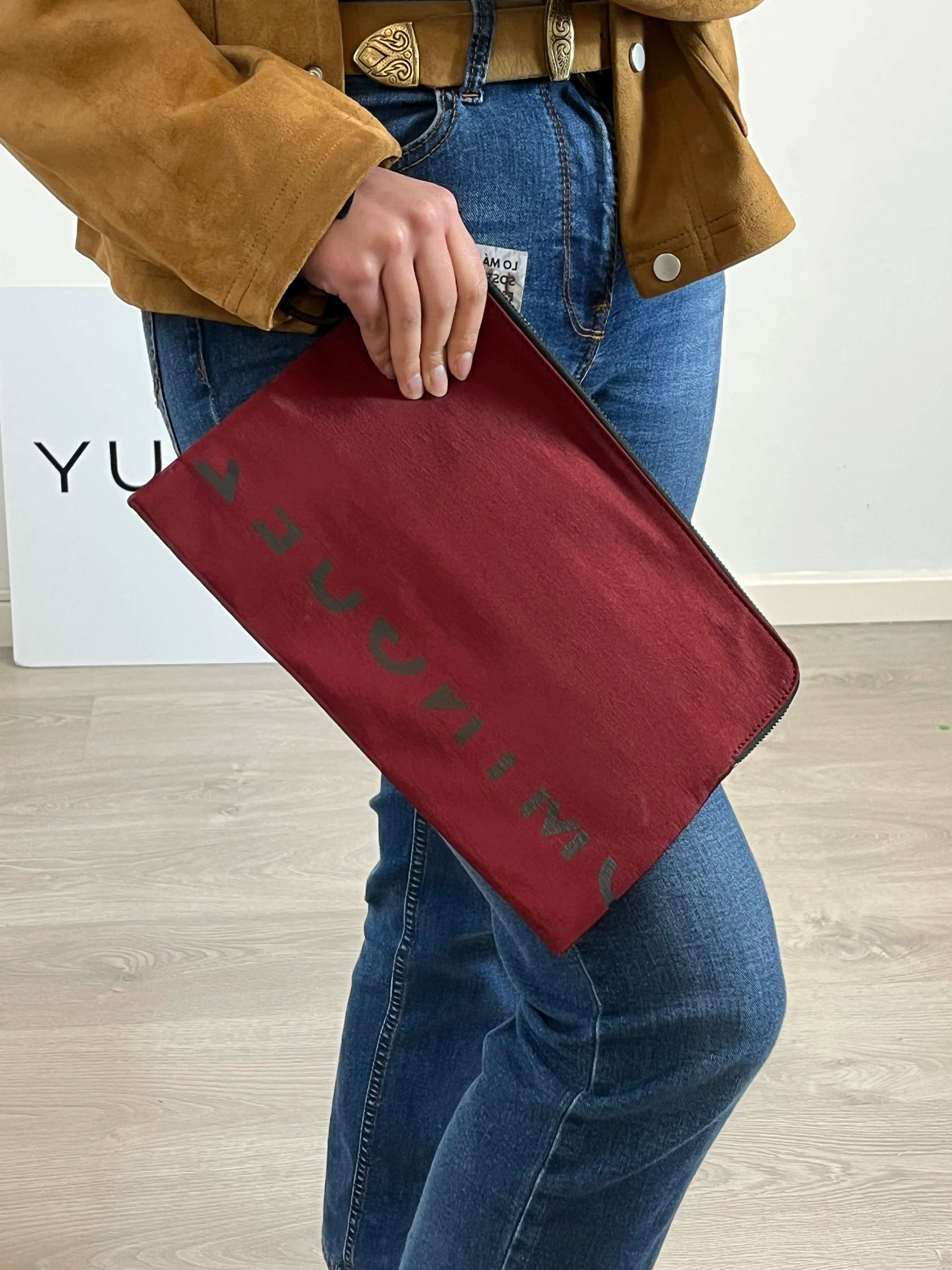 ADOLFO DOMINGUEZ. Bolso burdeos