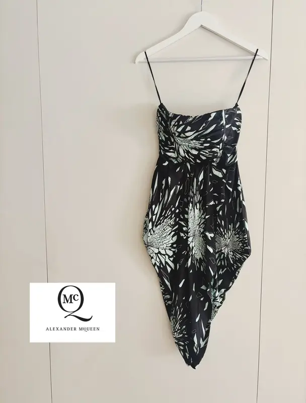 ALEXANDER McQUEEN. Vestido seda palabra de honor