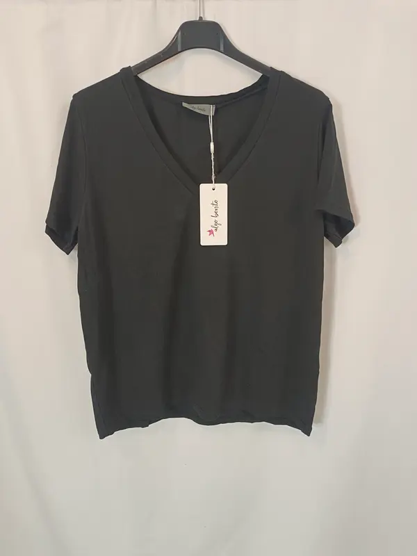 ALGO BONITO. Camiseta negra básica T.m