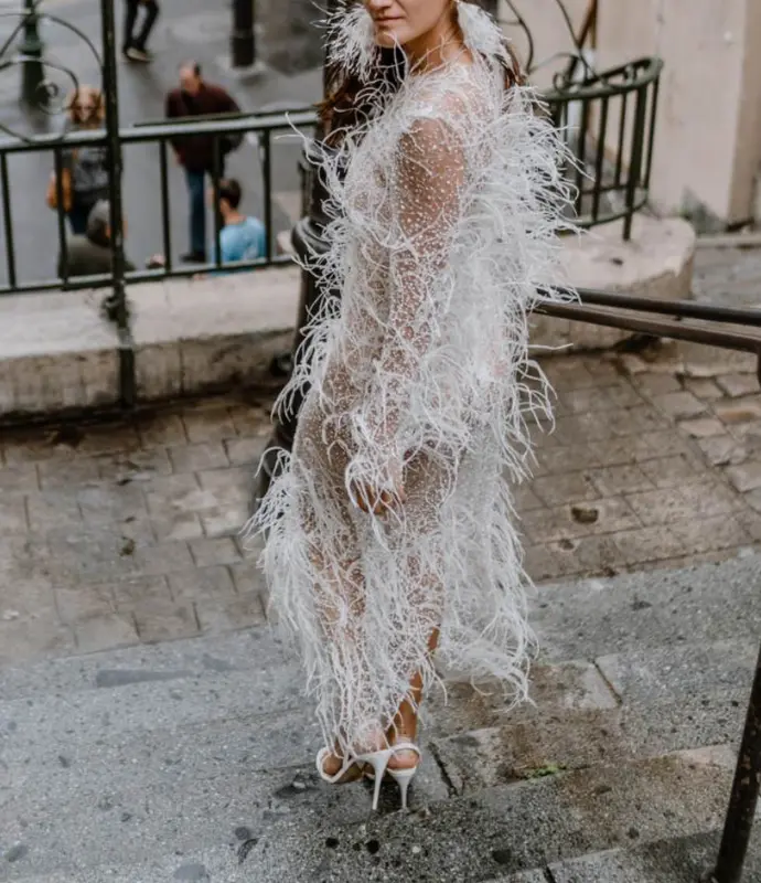 ALICIA RUEDA. Vestido plumas