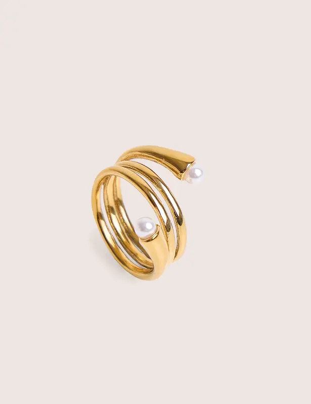 Anillo apilado abstracto en dorado