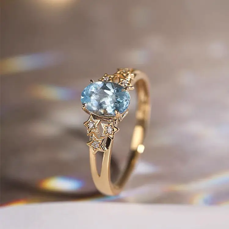 Anillo exclusivo de oro con cristal azul