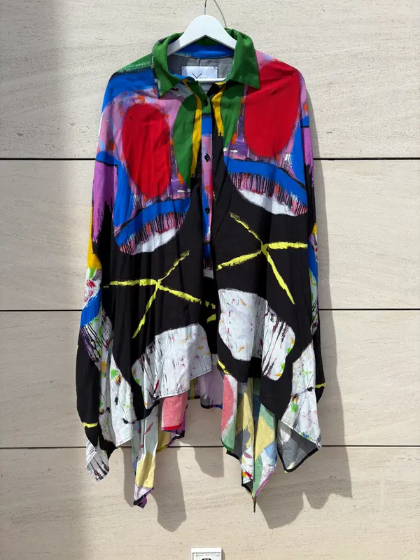 ARENA MARTINEZ. Blusa fluida estampado multicolor