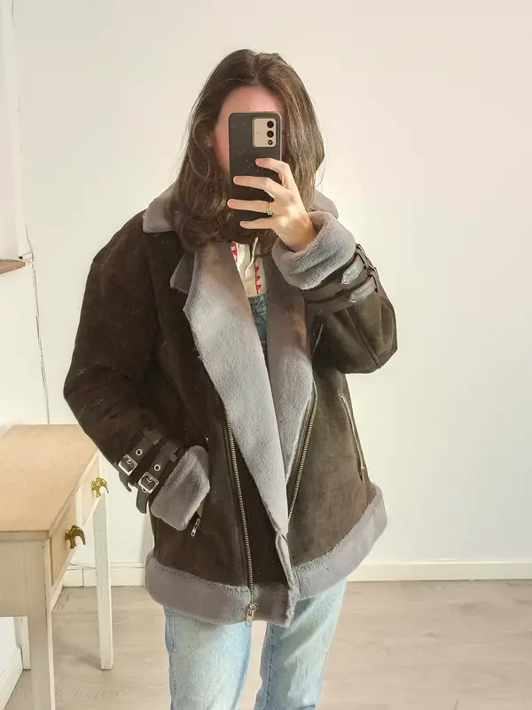 ASOS. Biker marrón piel con detalle pelo T.36