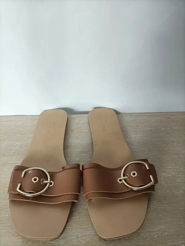 ASOS. Sandalias marrones hebilla T.42
