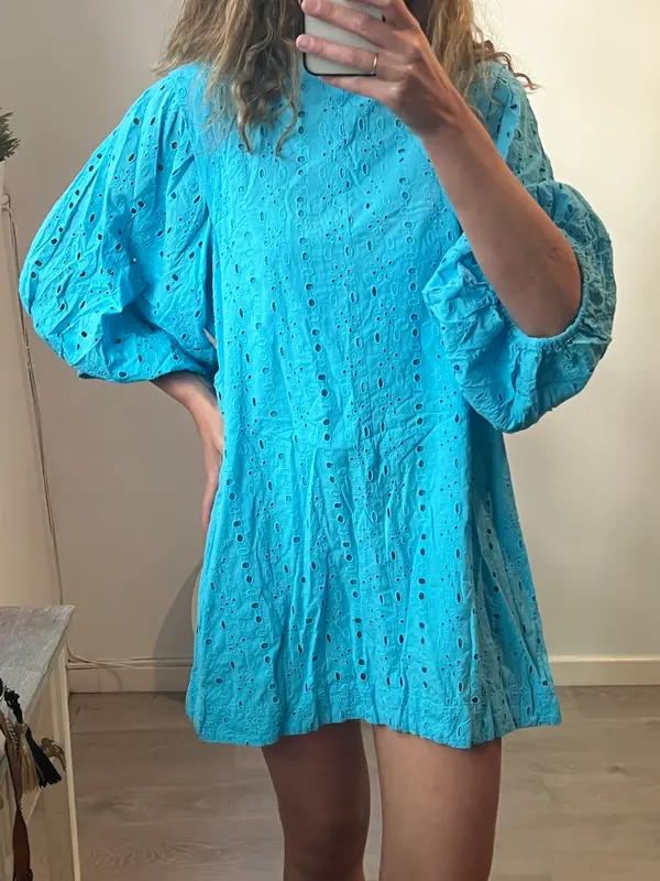 ASOS. Vestido corto azul troquelado