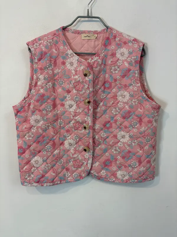 ATELIER EVÉNE Paris. Chaleco textura rosa estampado