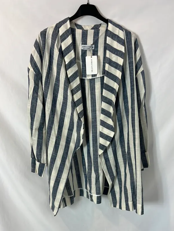 ATREZATÜRE. Blazer Lino rayas. T 40