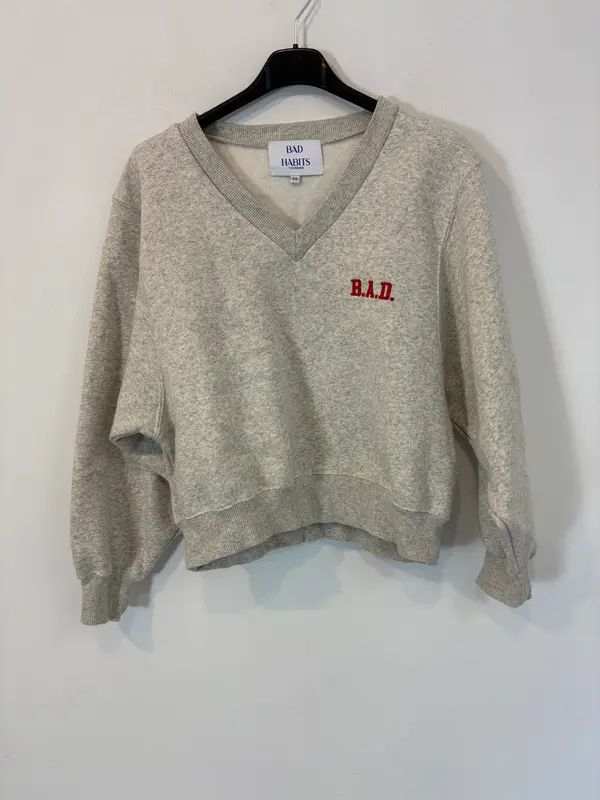 BAD HABITS. Sudadera gris  cropped