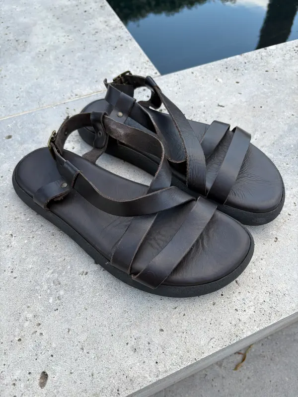 BALTEI STUDIO. Sandalias diseño cuero. T 40