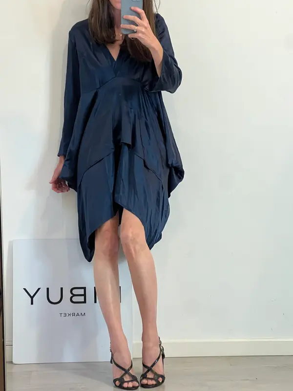 BARBARA BUI. Vestido/top azul satinado asimétrico.