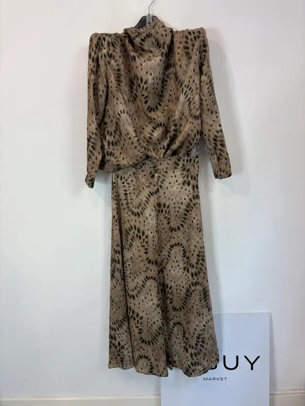 BAREY. Total look print