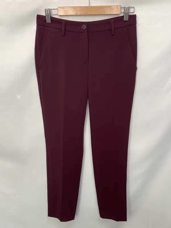 BENETTON.Pantalones vino pinzas T.38