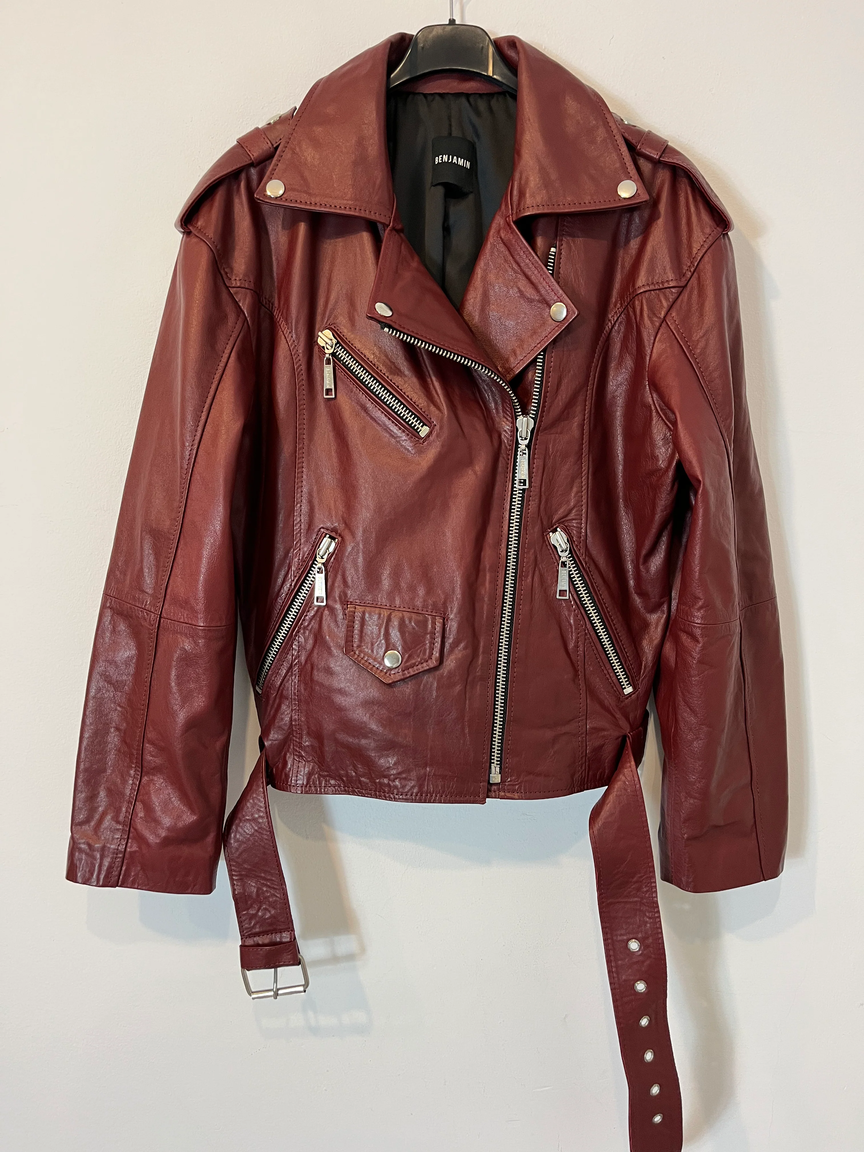 BENJAMIN. Biker burdeos efecto piel  T.2(m)