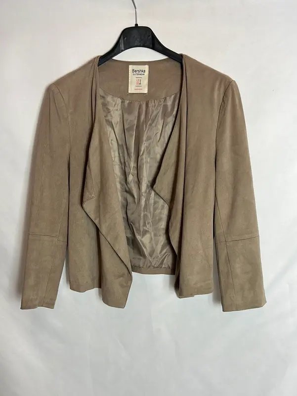 BERHKA. Chaqueta beige antelina T.s
