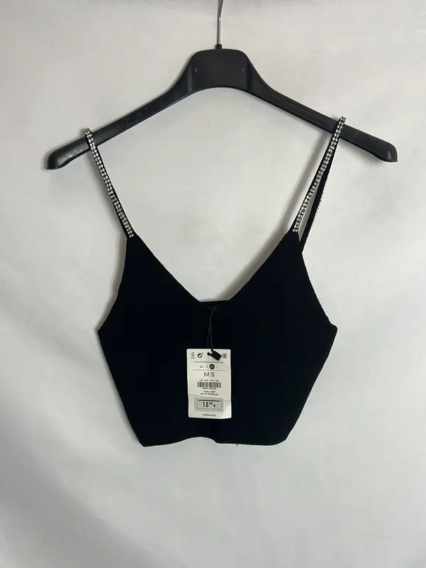 BERHSKA. Croptop canalé elastico pedrería. T M