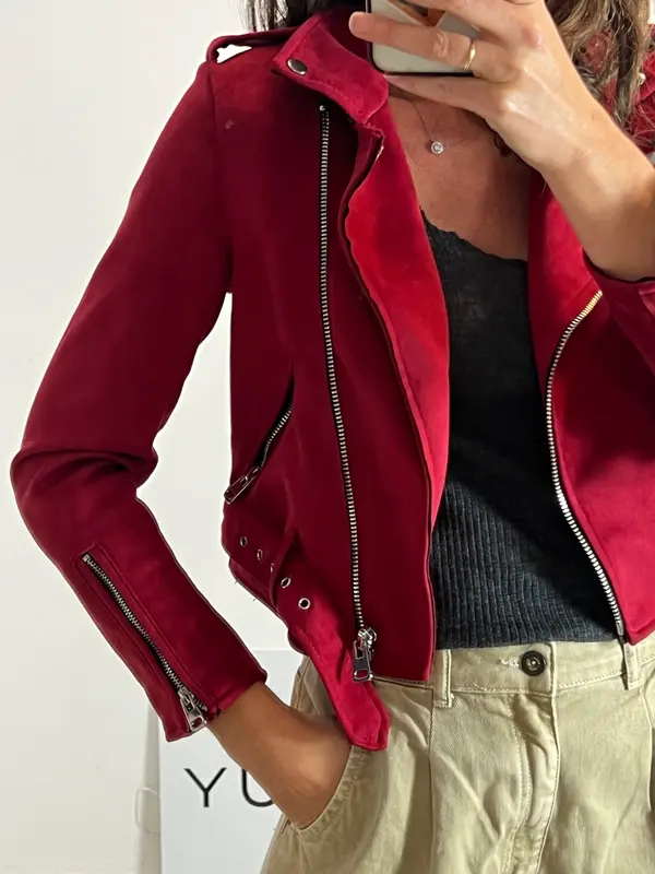 BERSHKA. Biker antelina roja oscuro. T M