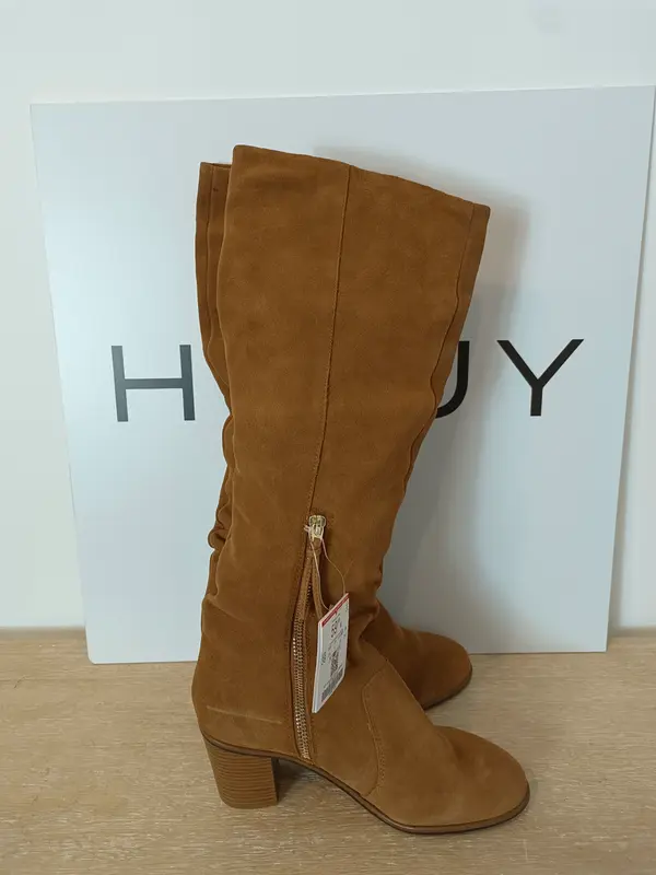 BERSHKA. Botas altas piel camel. T 38
