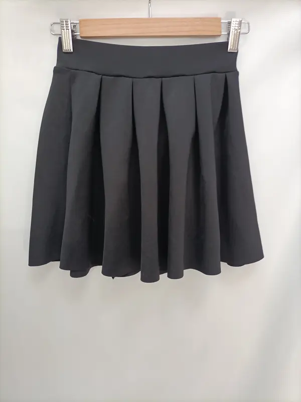 BERSHKA. Falda negra tablas T.s