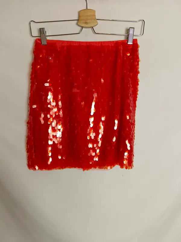 BERSHKA. Falda roja lentejuelas T.s