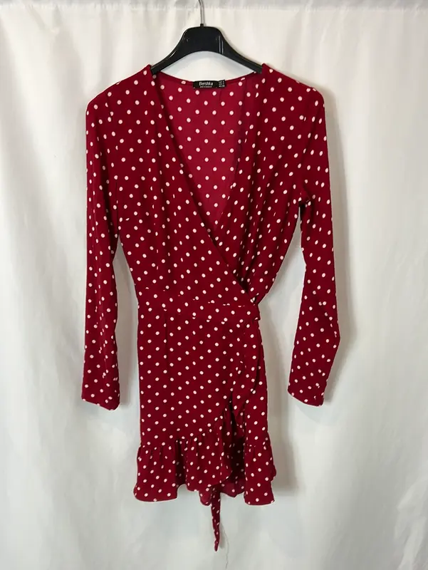 BERSHKA. Vestido burdeos lunares T.s