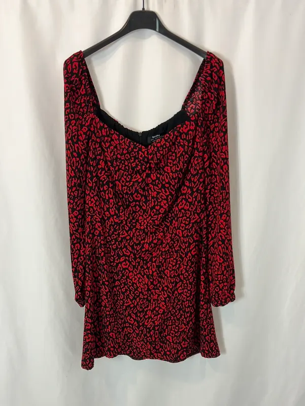 BERSHKA. Vestido corto estampado animal print. T M
