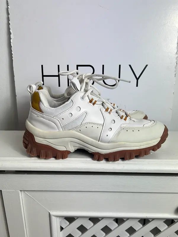 BERSHKA. Zapatillas bicolor  suela gruesa. T 37
