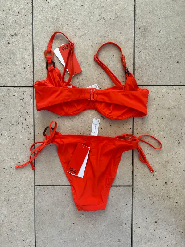 Bikini rojo detalles