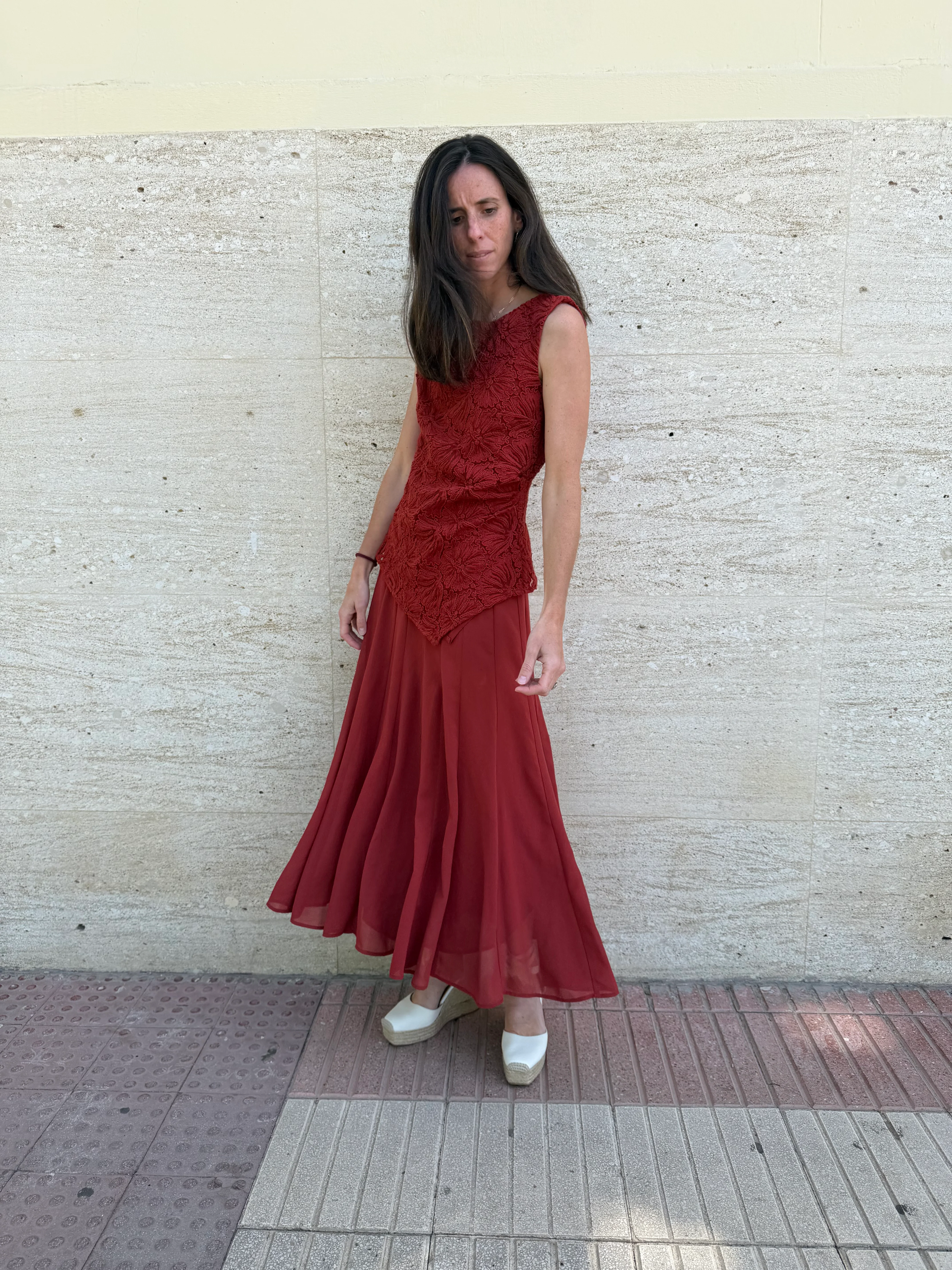 BIMANI. Conjunto top textura y falda fluida