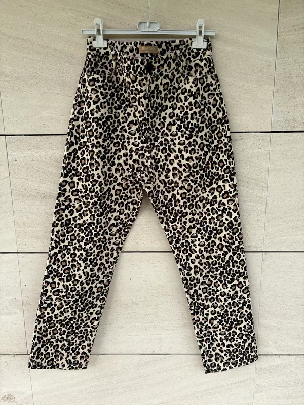 BIMANI. Pantalón animal print. T 38