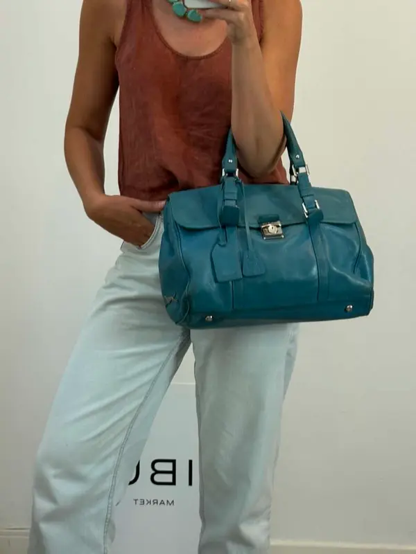 BIMBA Y LOLA. Bolso asa corta piel turquesa