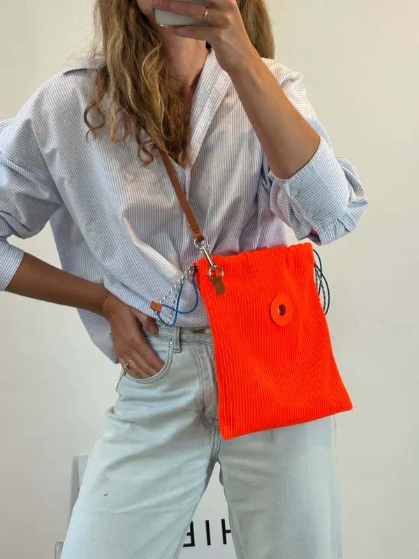 BIMBA Y LOLA. Bolso de saco naranja