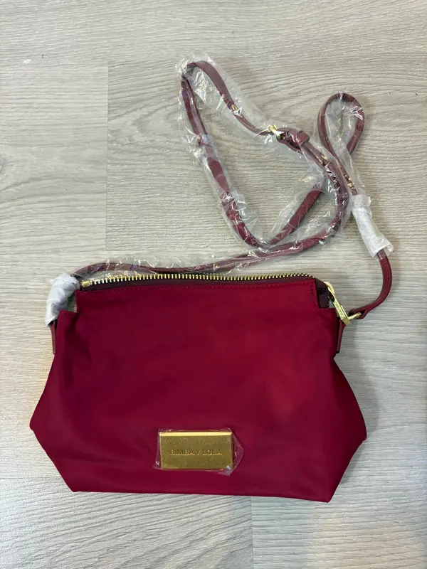 BIMBA Y LOLA. Bolso tela burdeos