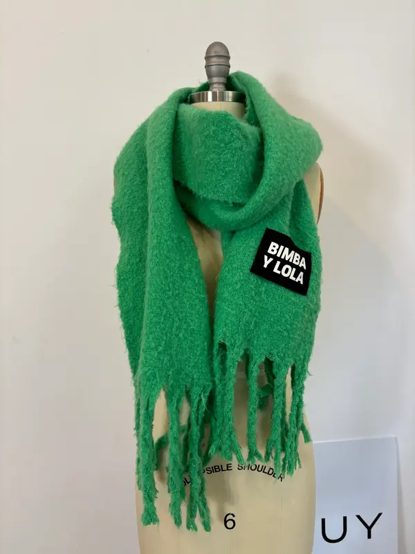 BIMBA Y LOLA. Bufanda verde gruesa