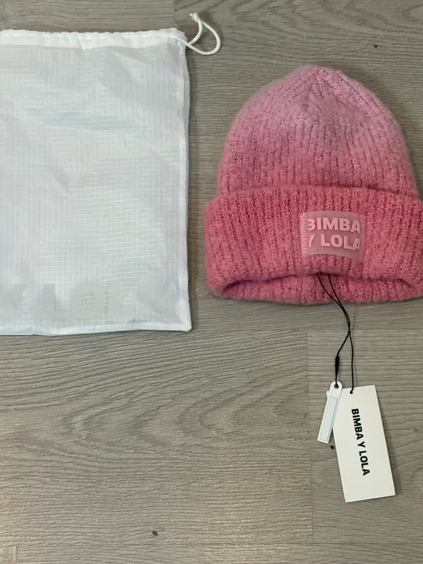 BIMBA Y LOLA. Gorro rosa