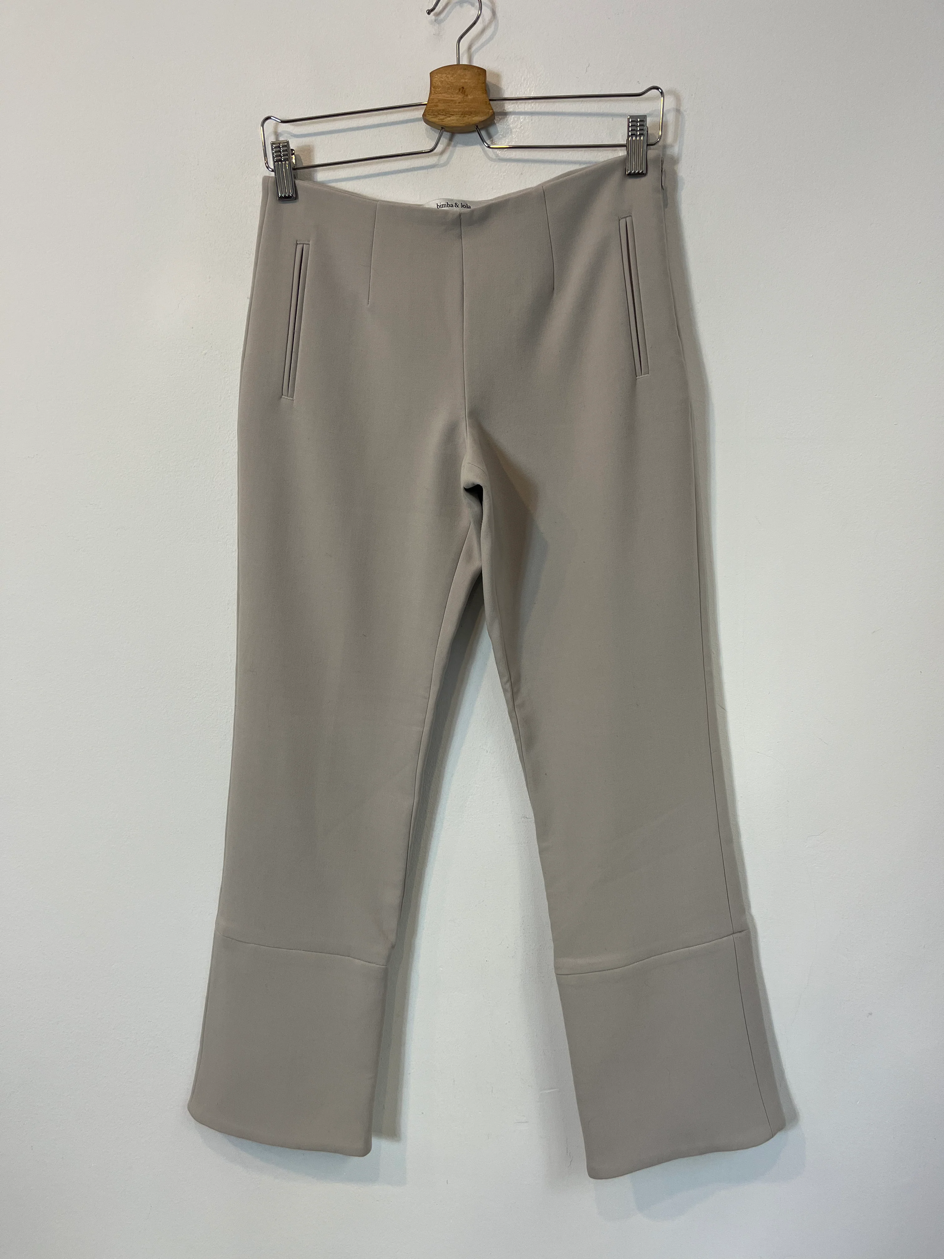 BIMBA Y LOLA. Pantalón de vestir gris claro. T 36