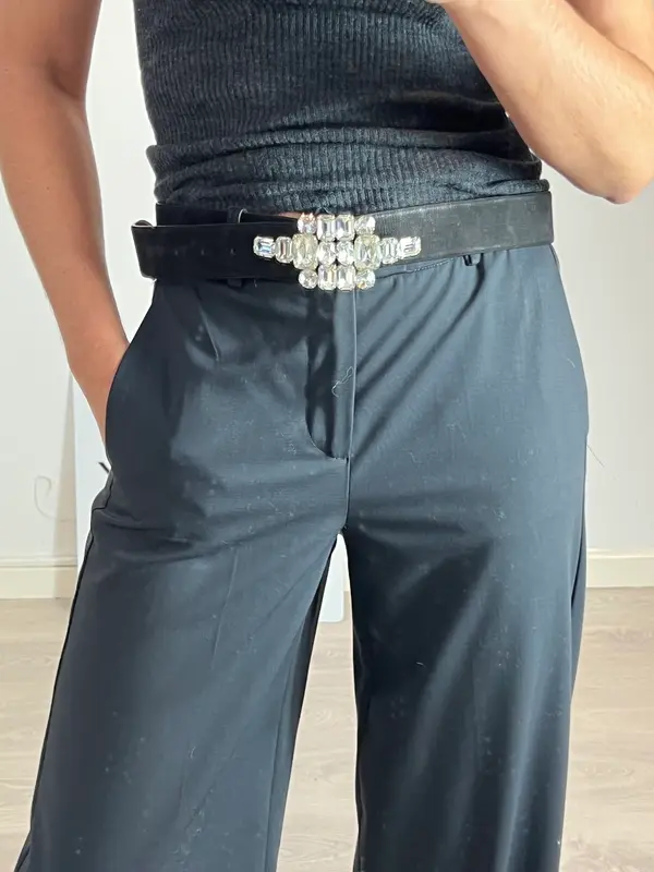 BLUMARINE. Cinturón piel negro hebilla.