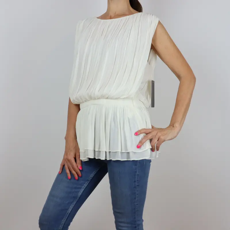 Blusa blanca plisada sin mangas