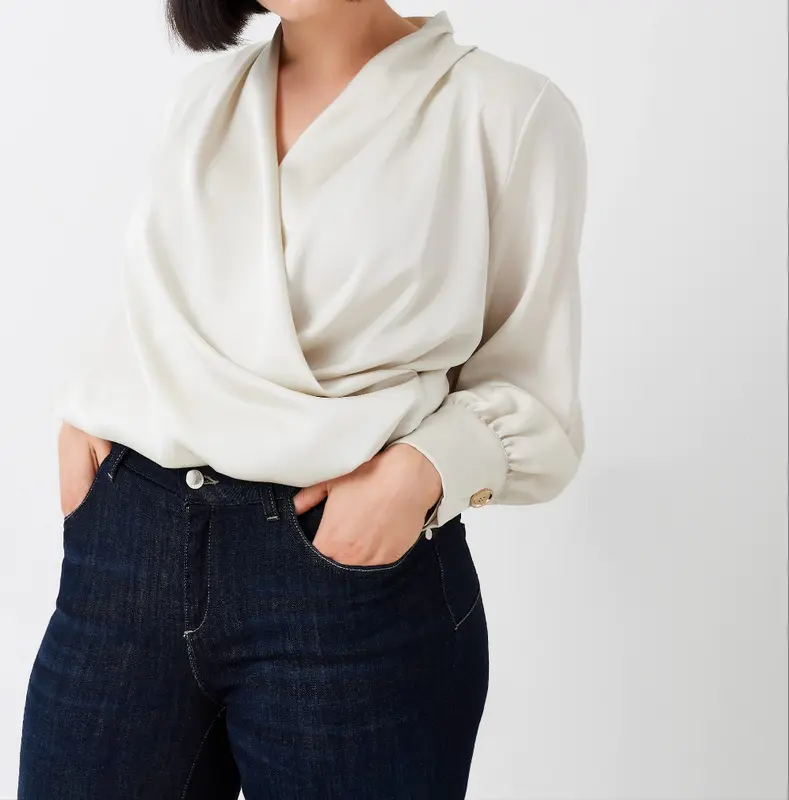 Blusa curvy de raso Rinascimento