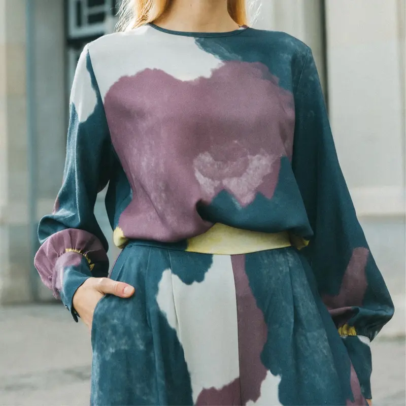 Blusa estampada manchas abstractas - PAN