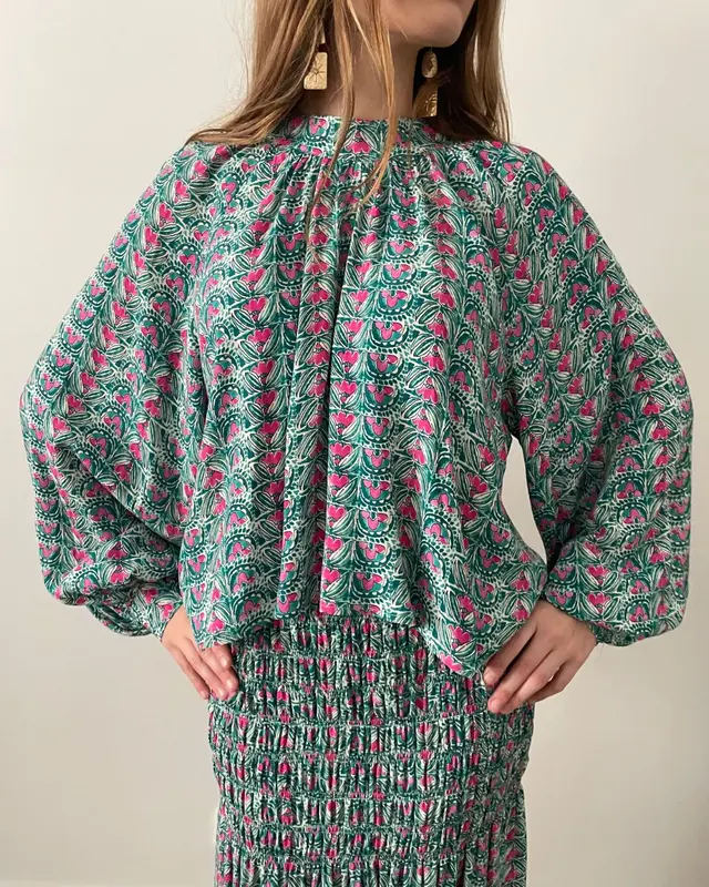 Blusa ROMINA Green and pink motifs