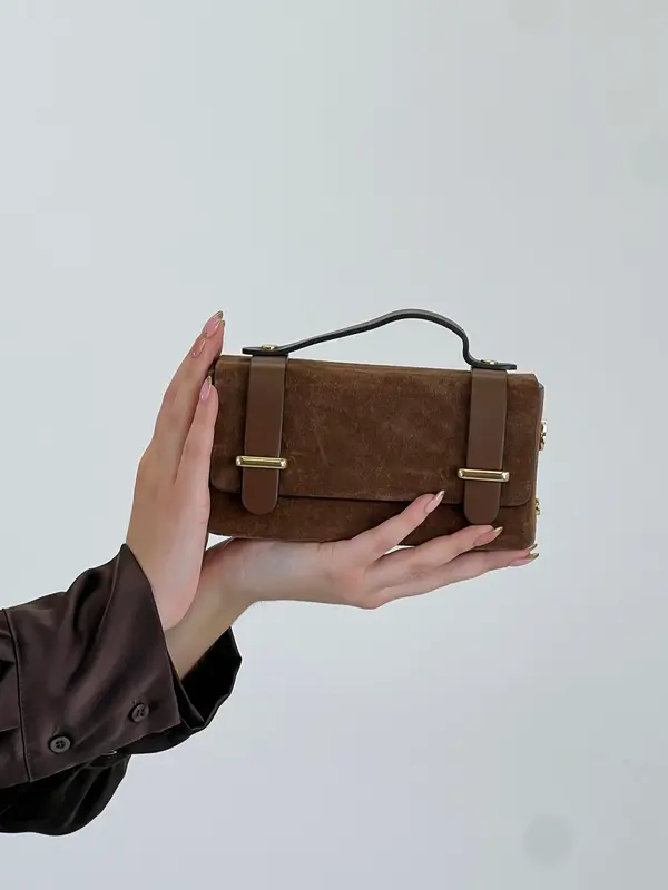 Bolso de piel correas