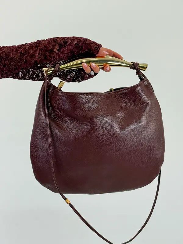 Bolso piel detalle metal