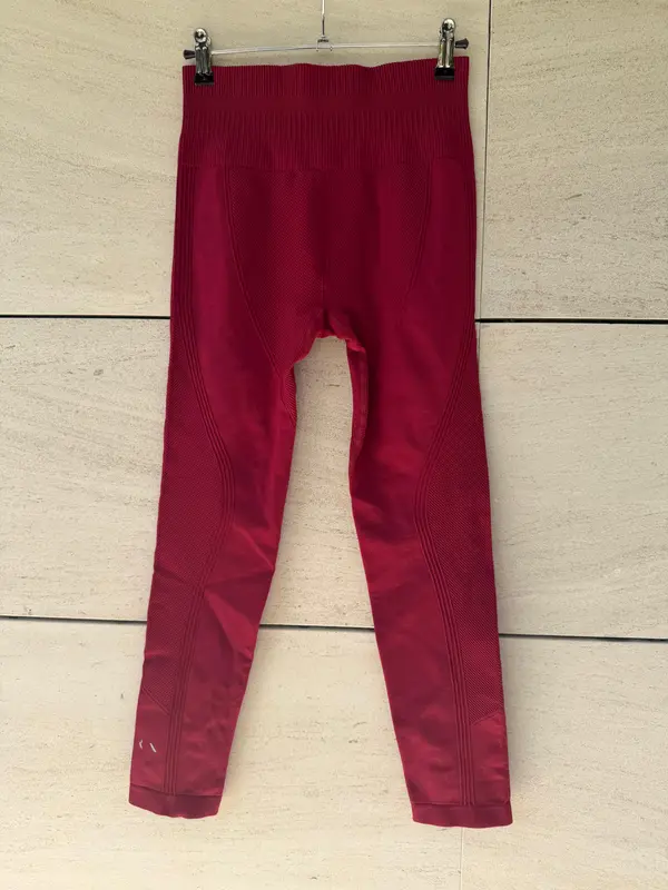 BORN LIVING YOGA. Legging burdeos textura T ,M