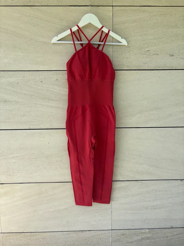 BORN LIVING YOGA. Mono rojo largo. T M