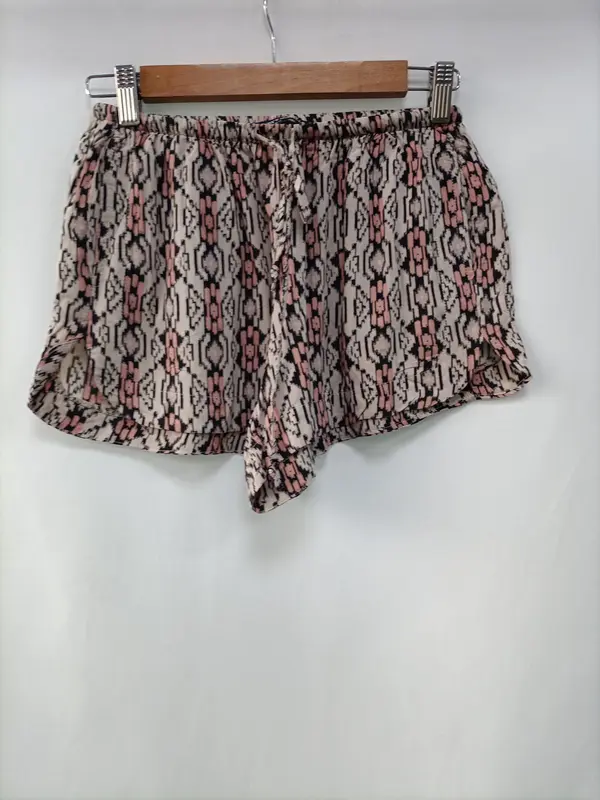BRANDY MELVILLE. Pantalón corto estampado T.s